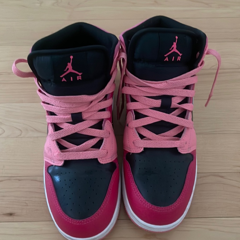 Air Jordan’s I’m Bubble Gum youth 6.5